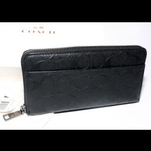 New Coach Wallet